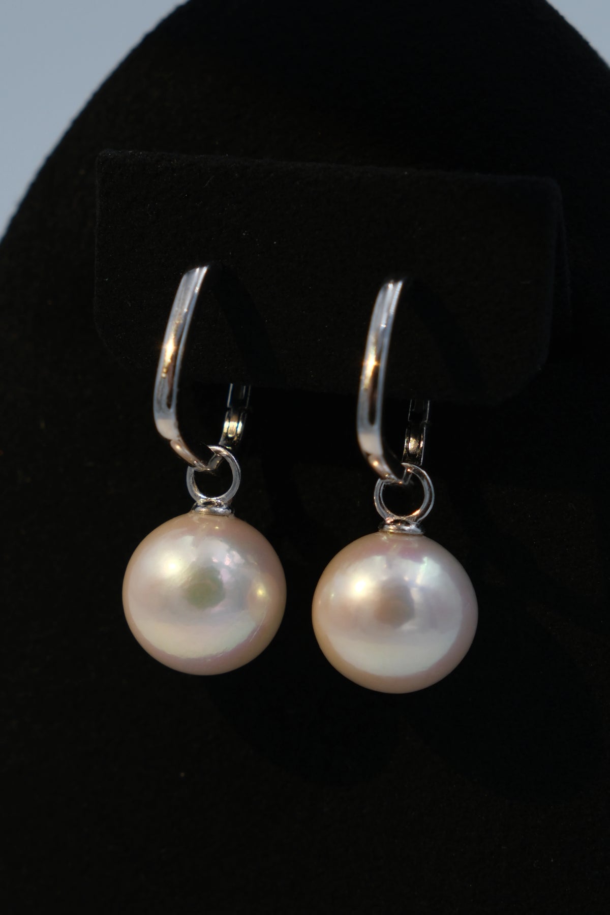 10-11mm White Freshwater Round Pearl Earring